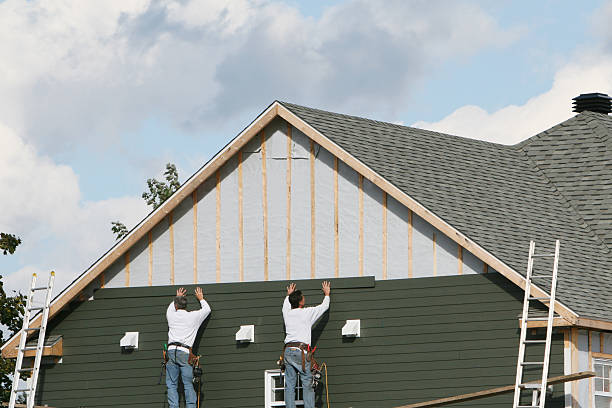 Professional Emergency Siding Repair technician working in Englewood, NJ